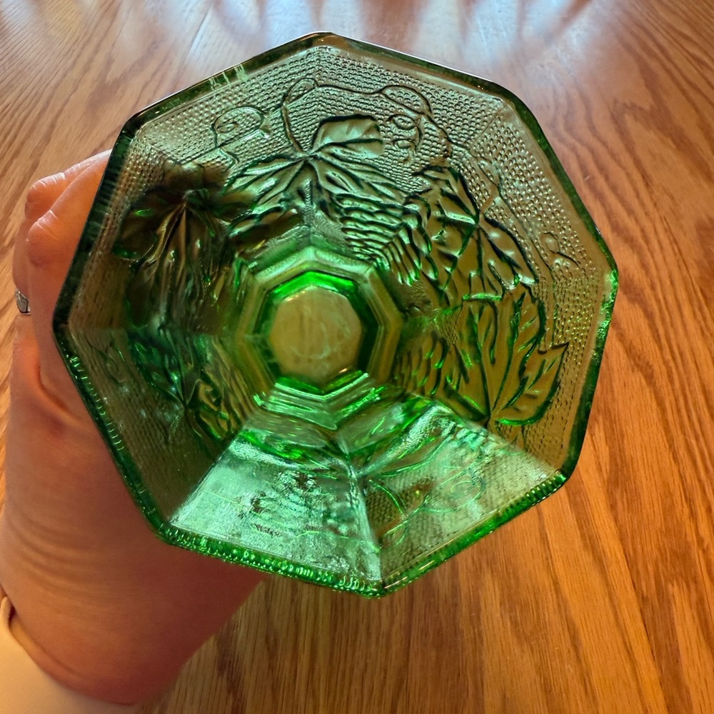 Vintage Emerald Green Anchor Hocking Vase - Picture 6 of 6